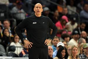 拉文和穆雷三分偏少！国王主帅：比赛节奏决定了很多事情