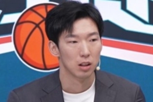 开云智能服务-周琦：中国男篮破联防时4个人离得太近了 没有把空间拉开