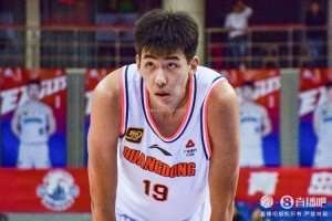 媒体人：有意徐昕的队很多 同曦青岛在内 就看谁的报价广东更满意